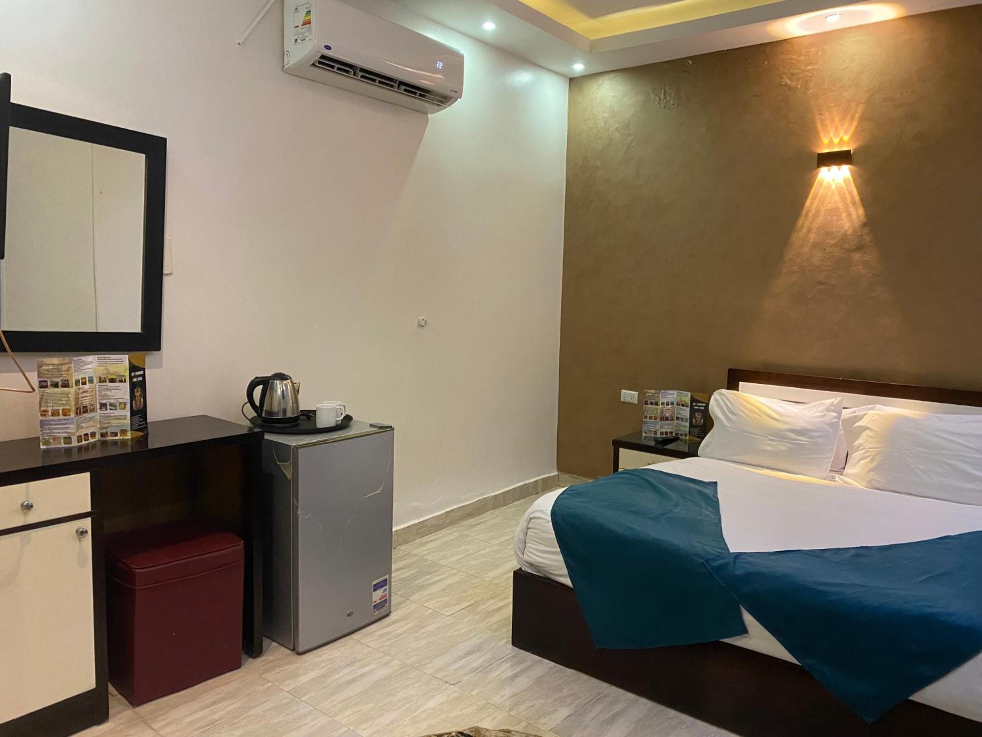 Tut Pyramids View Hotel Kafret el-Gabal Exterior foto